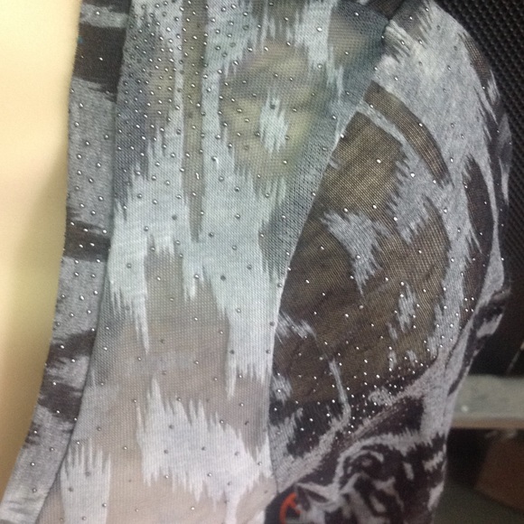 Sheer pattern grey shirt - Picture 3 of 3